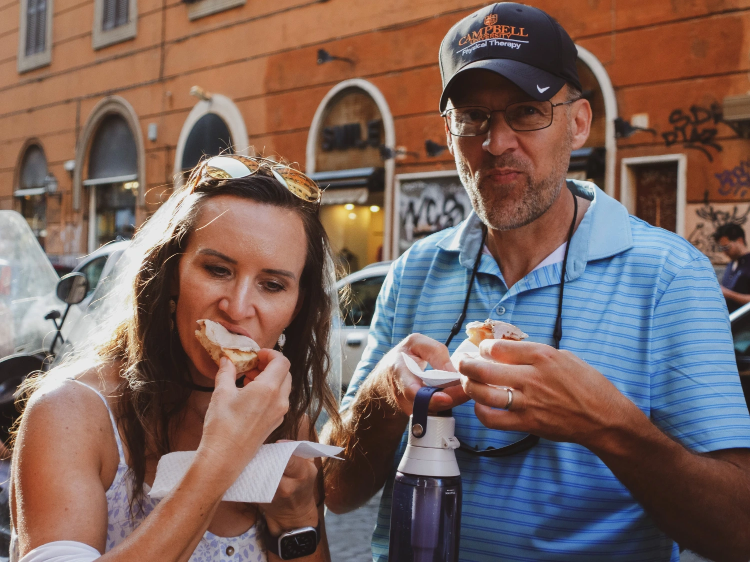 carpe-diem-tours-rome-food-tour-couple-porchetta-street-trastevere